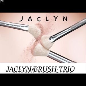 Jaclyn Hill Bring the light highlighter brush trio